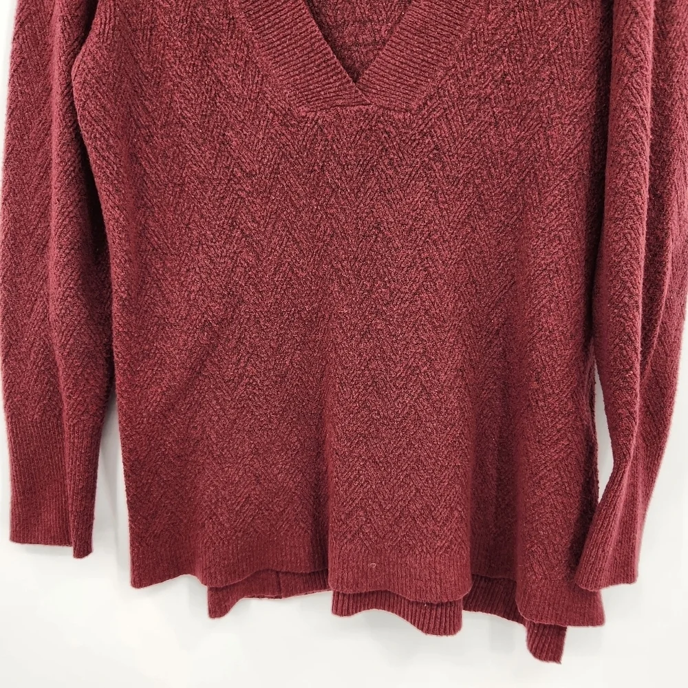 Chicos 3 Long Sleeve V Neck Sweater Womens Size XL Red Herringbone Textured